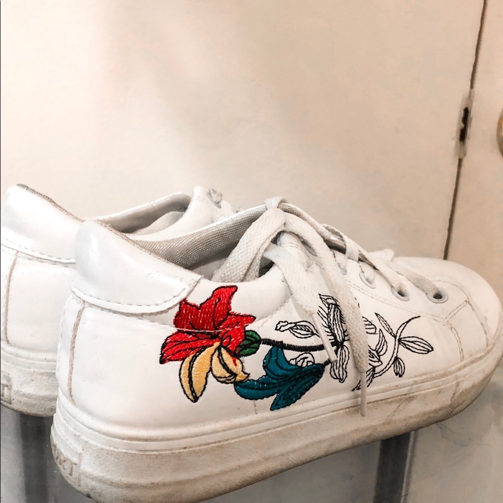 White Floral Tenis Sneaker